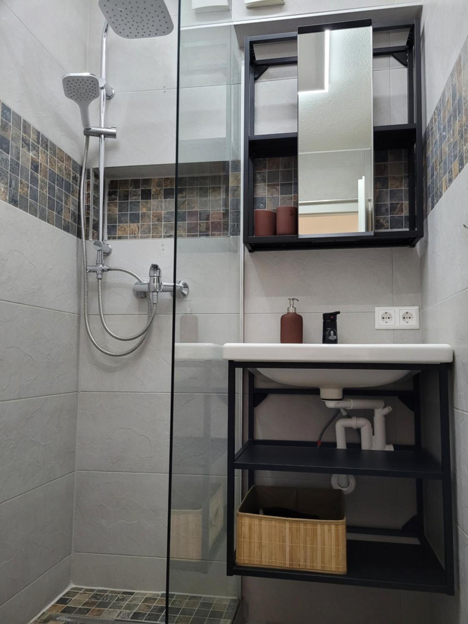 Living Flat, Eine Wohnung Mit Zwei Schlafzimmern Und Balkon Schorndorf  Esterno foto
