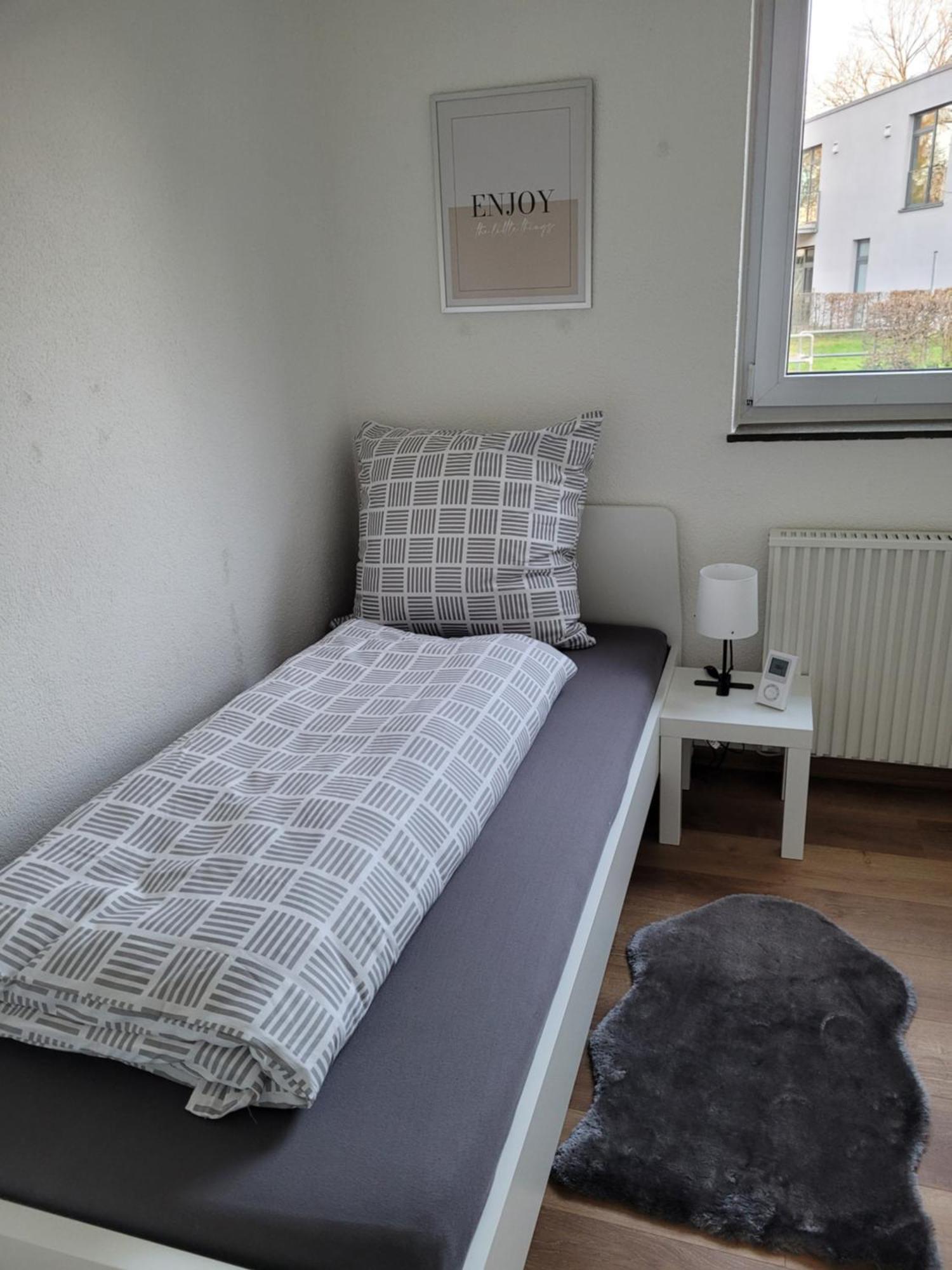 Living Flat, Eine Wohnung Mit Zwei Schlafzimmern Und Balkon Schorndorf  Esterno foto