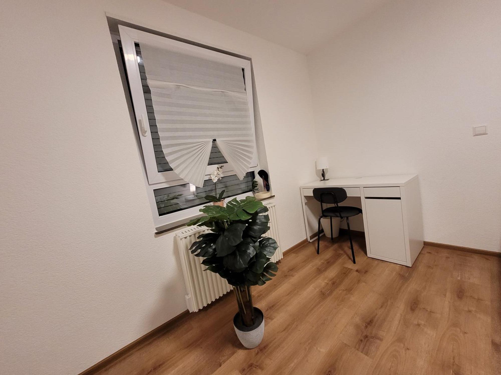 Living Flat, Eine Wohnung Mit Zwei Schlafzimmern Und Balkon Schorndorf  Esterno foto